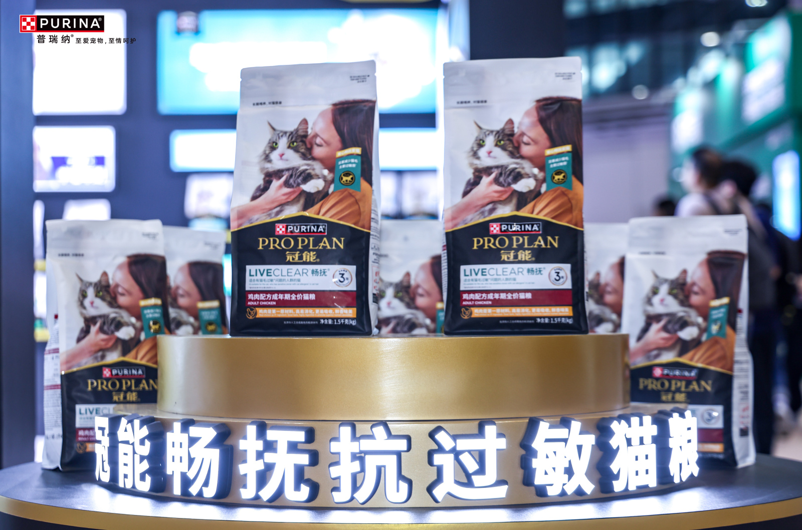 桌子上有一些广告AI 生成的内容可能不正确。