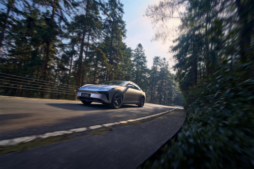 15 万想买 “动力够、配置满” 的新能源车？找了半天原来就是东风奕派 eπ007 ！